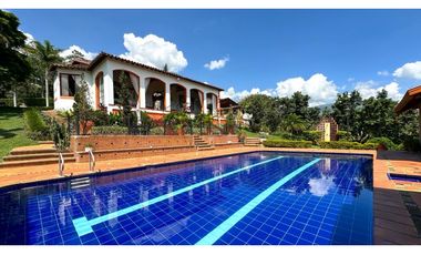 Casa finca en Copacabana para la venta