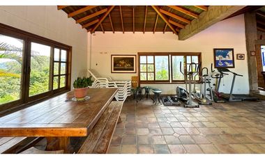 Casa finca en Copacabana para la venta