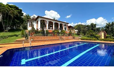 Casa finca en Copacabana para la venta