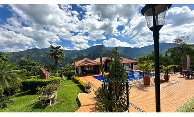 Casa finca en Copacabana para la venta
