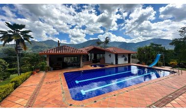 Casa finca en Copacabana para la venta