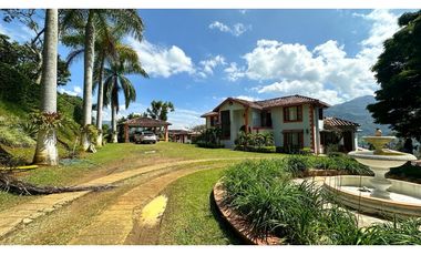 Casa finca en Copacabana para la venta