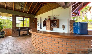 Casa finca en Copacabana para la venta