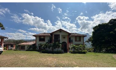 Casa finca en Copacabana para la venta