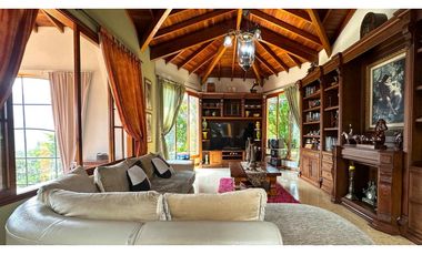 Casa finca en Copacabana para la venta