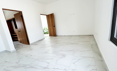 CASA EN VENTA CON ALBERCA, CERCA DEL MALECÓN DE LA PAZ BCS