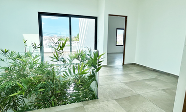 CASA EN VENTA CON ALBERCA, CERCA DEL MALECÓN DE LA PAZ BCS