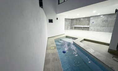 CASA EN VENTA CON ALBERCA, CERCA DEL MALECÓN DE LA PAZ BCS