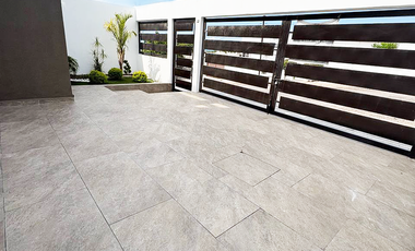 CASA EN VENTA CON ALBERCA, CERCA DEL MALECÓN DE LA PAZ BCS