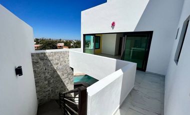 CASA EN VENTA CON ALBERCA, CERCA DEL MALECÓN DE LA PAZ BCS