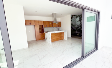 CASA EN VENTA CON ALBERCA, CERCA DEL MALECÓN DE LA PAZ BCS