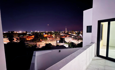 CASA EN VENTA CON ALBERCA, CERCA DEL MALECÓN DE LA PAZ BCS