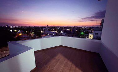 CASA EN VENTA CON ALBERCA, CERCA DEL MALECÓN DE LA PAZ BCS