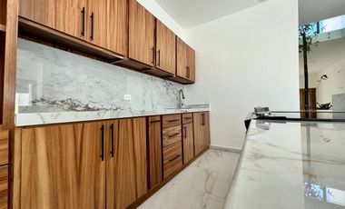 CASA EN VENTA CON ALBERCA, CERCA DEL MALECÓN DE LA PAZ BCS