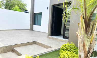 CASA EN VENTA CON ALBERCA, CERCA DEL MALECÓN DE LA PAZ BCS