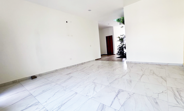 CASA EN VENTA CON ALBERCA, CERCA DEL MALECÓN DE LA PAZ BCS