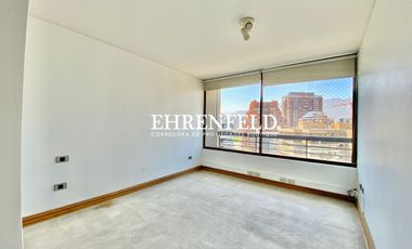 Las Torcazas, Las Condes. Departamento con vista panorámica.