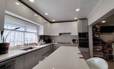 PRECIOSA CASA VENTA SAN CARLOS DE  APOQUINDO / CERRO CATEDRA