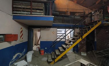 Venta Galpón con elevador