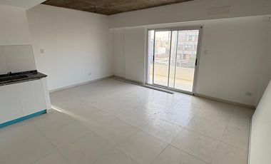 VENTA DEPARTAMENTO 2 AMBIENTES CON PATIO LANUS ESTE