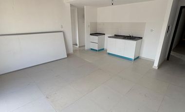 VENTA DEPARTAMENTO 2 AMBIENTES CON PATIO LANUS ESTE