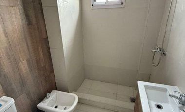 VENTA DEPARTAMENTO 2 AMBIENTES CON PATIO LANUS ESTE