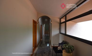 Casa en Venta en El Palomar Ideal para Remodelar Ubicación de Lujo