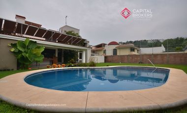 Casa en Venta en El Palomar Ideal para Remodelar Ubicación de Lujo