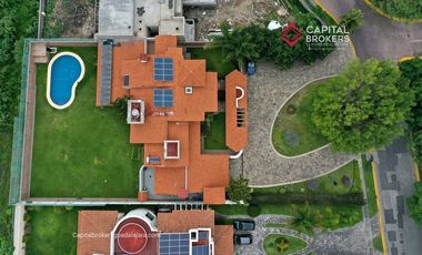 Casa en Venta en El Palomar Ideal para Remodelar Ubicación de Lujo