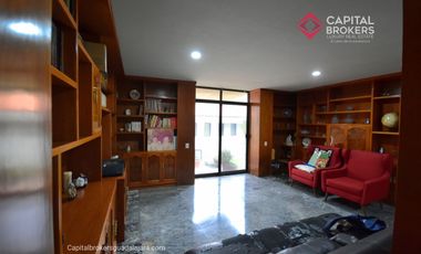 Casa en Venta en El Palomar Ideal para Remodelar Ubicación de Lujo