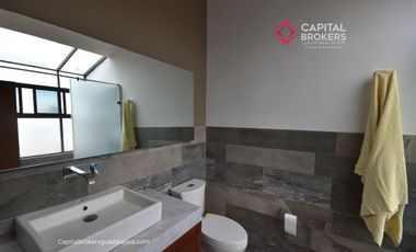 Casa en Venta en El Palomar Ideal para Remodelar Ubicación de Lujo