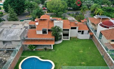 Casa en Venta en El Palomar Ideal para Remodelar Ubicación de Lujo
