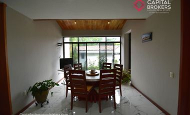 Casa en Venta en El Palomar Ideal para Remodelar Ubicación de Lujo