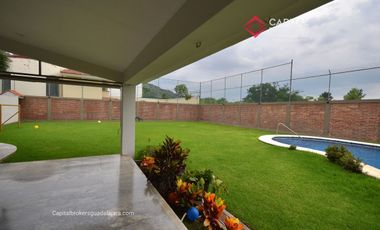 Casa en Venta en El Palomar Ideal para Remodelar Ubicación de Lujo