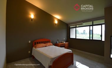 Casa en Venta en El Palomar Ideal para Remodelar Ubicación de Lujo