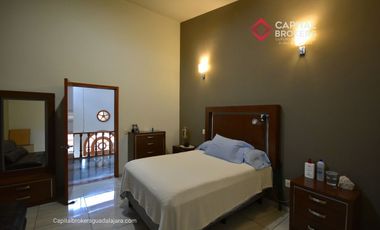 Casa en Venta en El Palomar Ideal para Remodelar Ubicación de Lujo