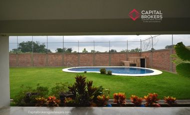 Casa en Venta en El Palomar Ideal para Remodelar Ubicación de Lujo
