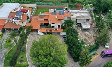 Casa en Venta en El Palomar Ideal para Remodelar Ubicación de Lujo
