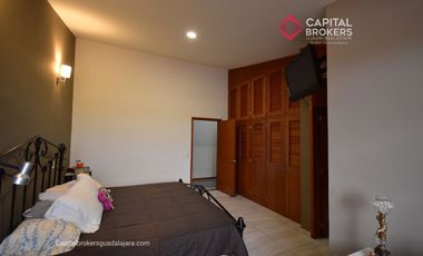 Casa en Venta en El Palomar Ideal para Remodelar Ubicación de Lujo