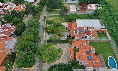 Casa en Venta en El Palomar Ideal para Remodelar Ubicación de Lujo