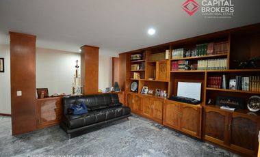 Casa en Venta en El Palomar Ideal para Remodelar Ubicación de Lujo
