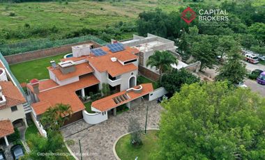 Casa en Venta en El Palomar Ideal para Remodelar Ubicación de Lujo