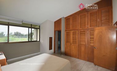 Casa en Venta en El Palomar Ideal para Remodelar Ubicación de Lujo