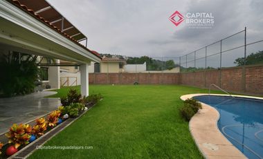 Casa en Venta en El Palomar Ideal para Remodelar Ubicación de Lujo
