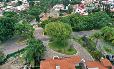 Casa en Venta en El Palomar Ideal para Remodelar Ubicación de Lujo