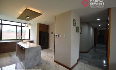 Casa en Venta en El Palomar Ideal para Remodelar Ubicación de Lujo