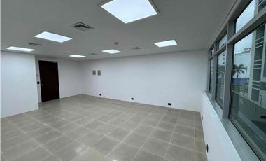 Oficina moderna y funcional en Centro Empresarial Chipichape