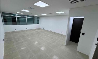 Oficina moderna y funcional en Centro Empresarial Chipichape