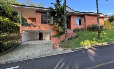 Hermosa casa campestre en Cerritos