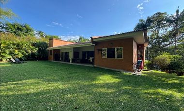 Hermosa casa campestre en Cerritos